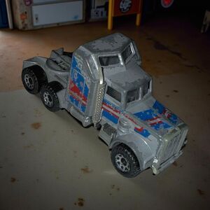 1981 Matchbox Silver Kenworth Aerodyne Cab Big Rig Semi Truck #41 Macau 1/100
